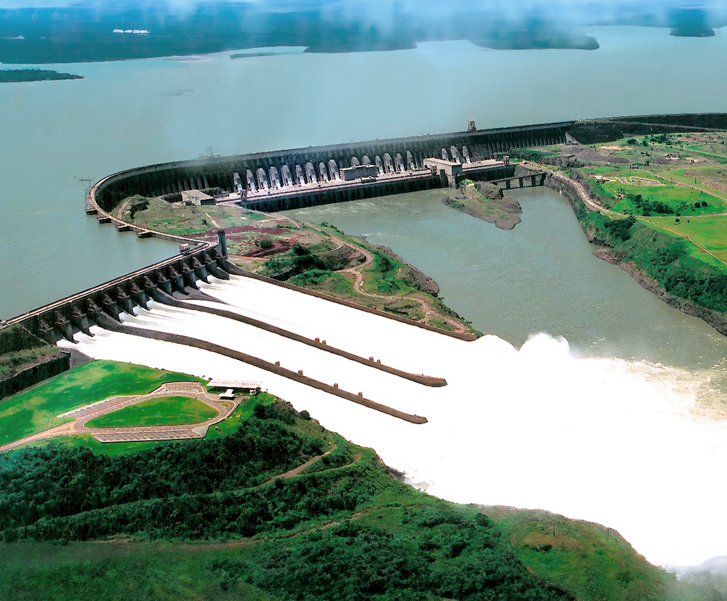 PARAGUAY (Represa de Itaipú)